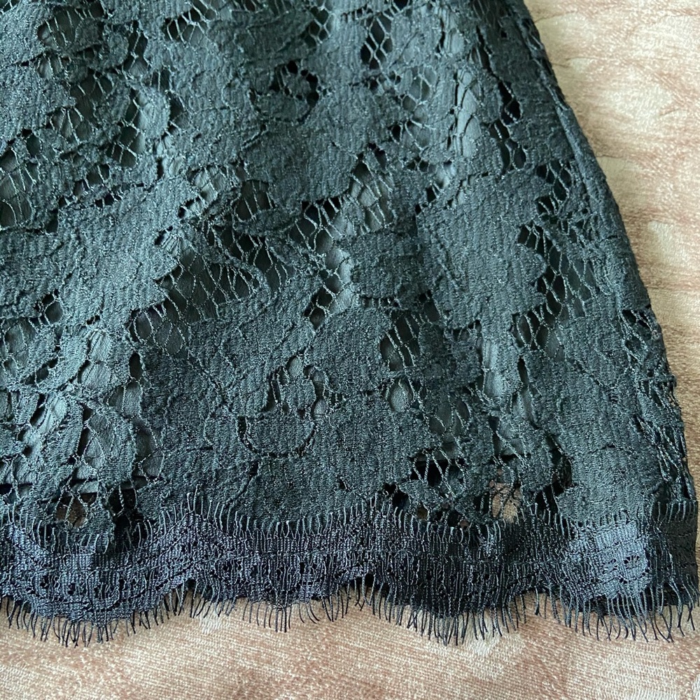 BACKLESS LACE DRESS - Picture 8 of 14